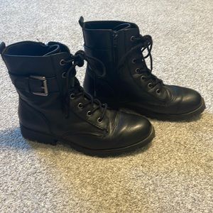 Combat boots